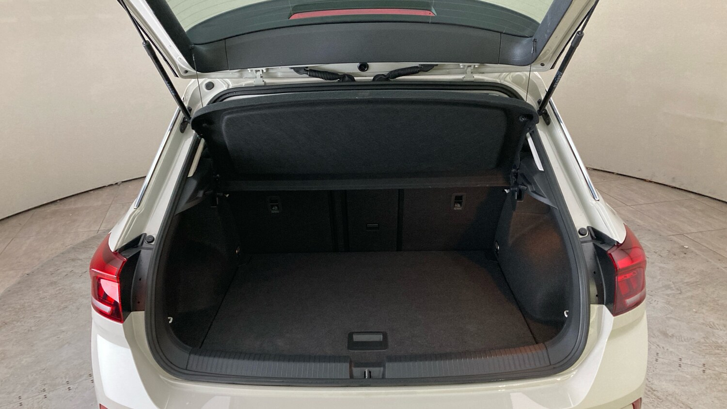 Used Volkswagen T-Roc 2023 for sale - 77906226: Photo 20