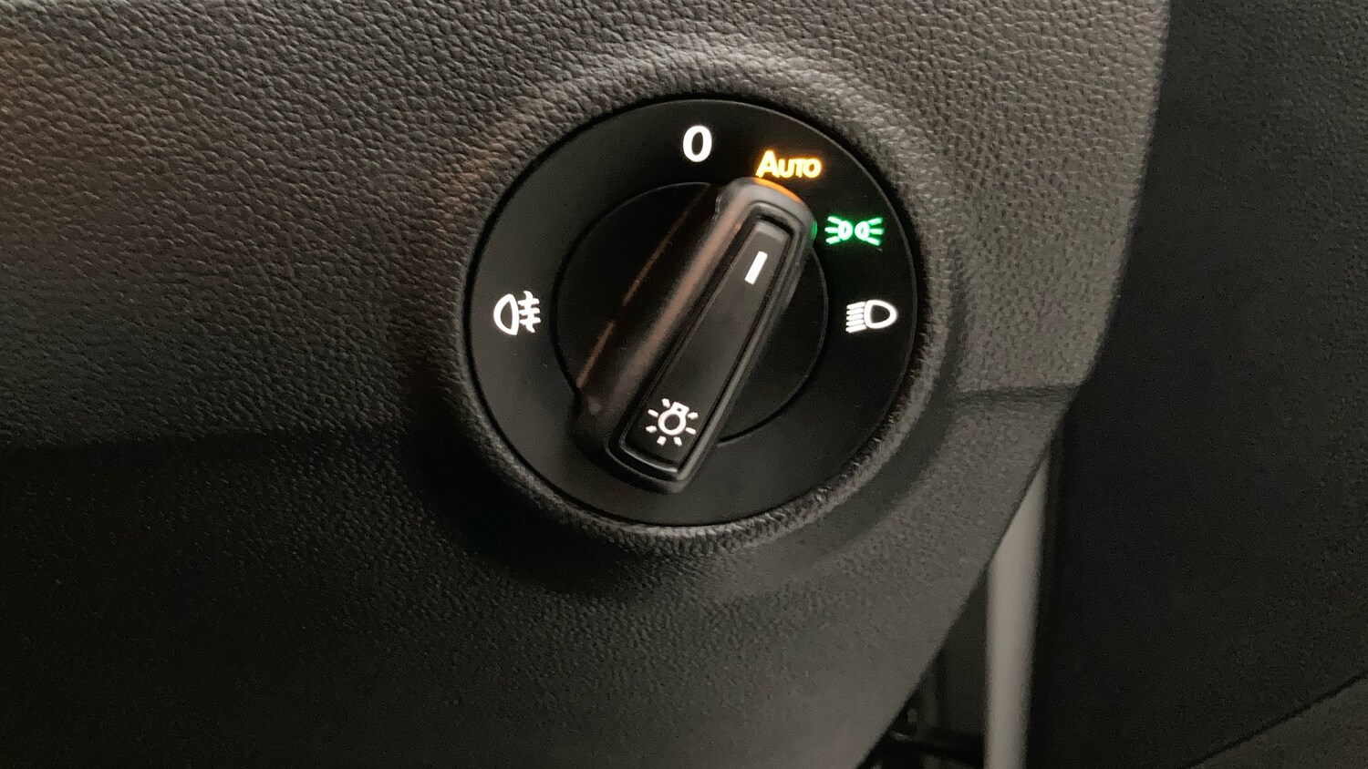 Used Volkswagen T-Roc 2023 for sale - 77906226: Photo 28