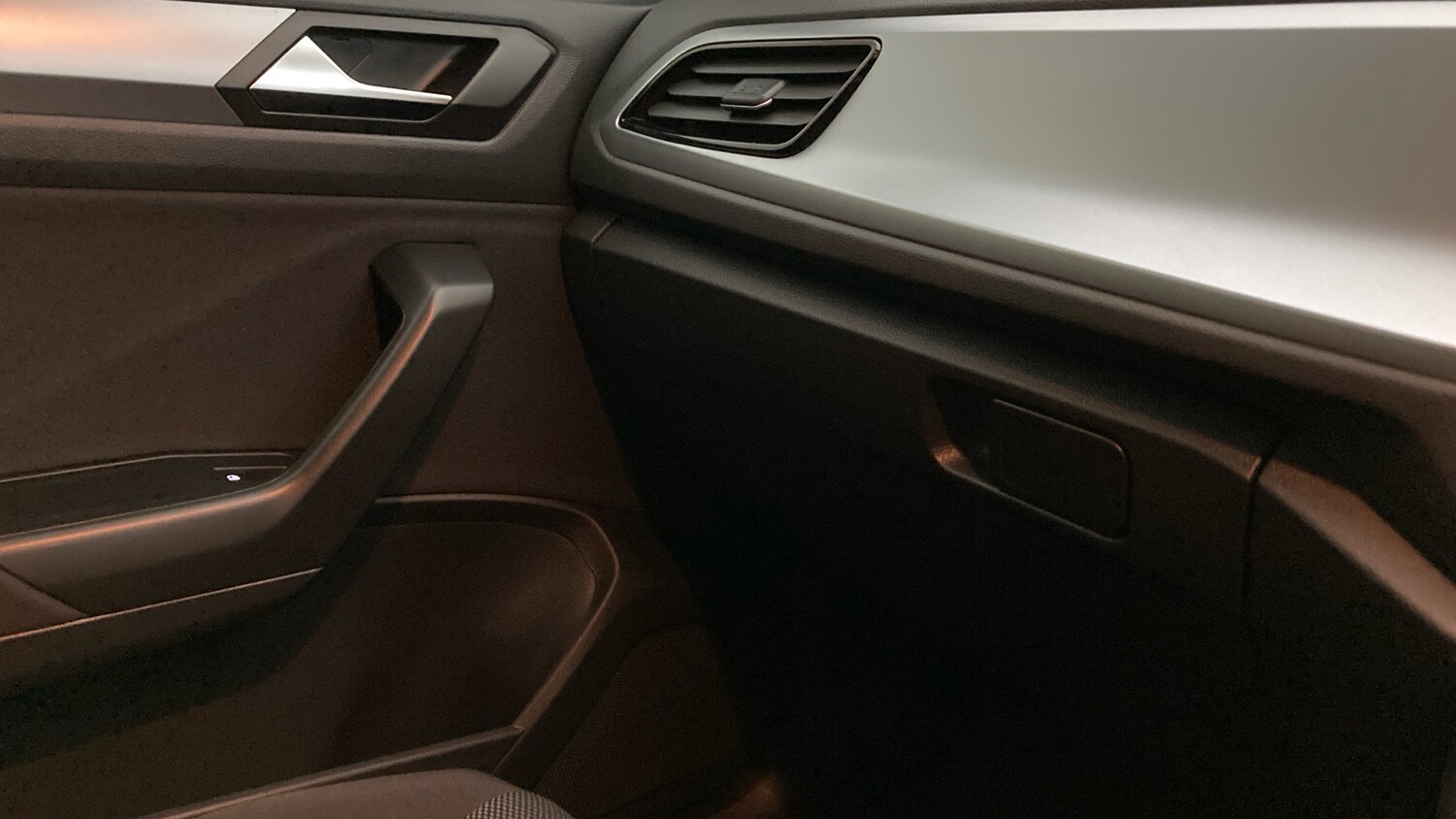 Used Volkswagen T-Roc 2023 for sale - 77906226: Photo 32