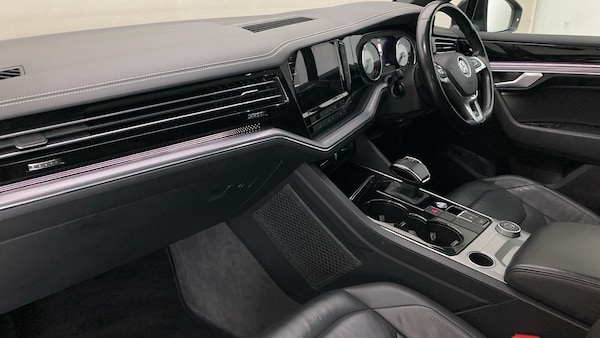 Used Volkswagen Touareg 2018 for sale - 76219617: Photo 2