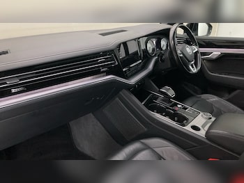 Used Volkswagen Touareg 2018 for sale - 76219617: Photo 2