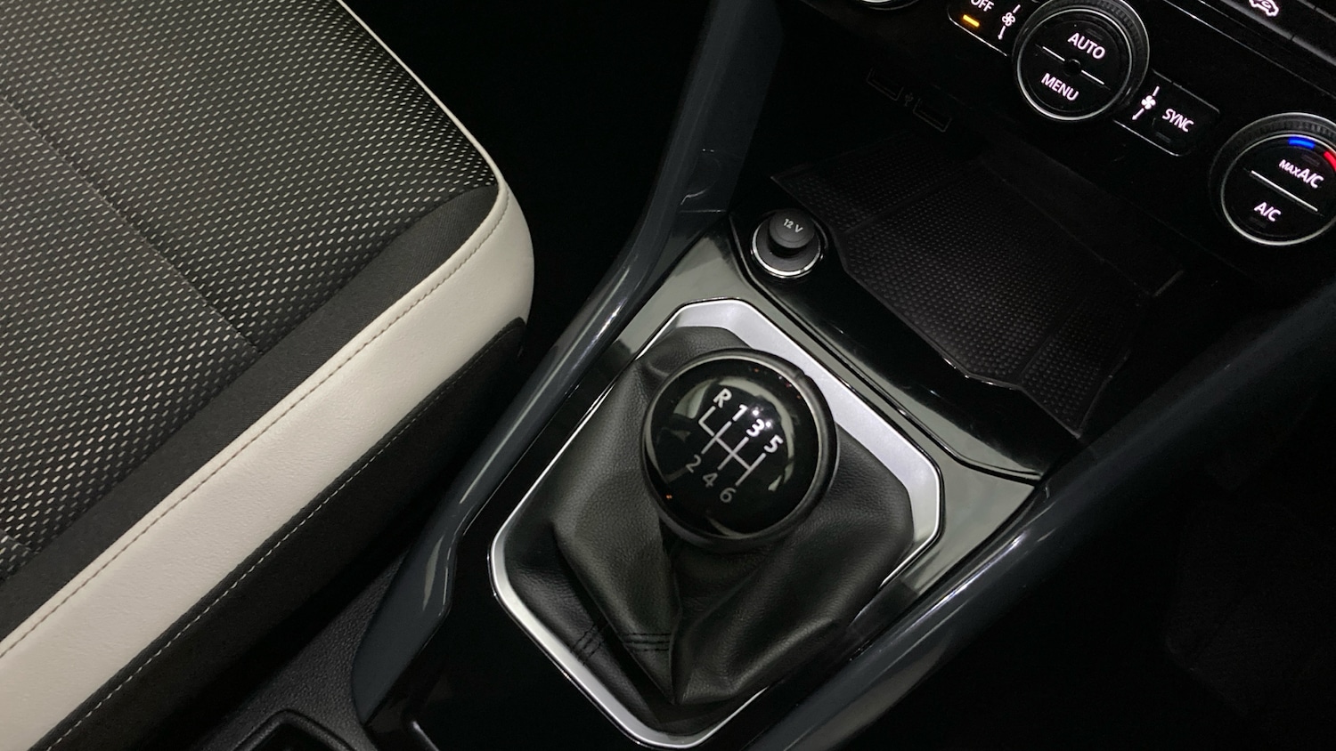 Used Volkswagen T-Roc 2019 for sale - 78015150: Photo 14