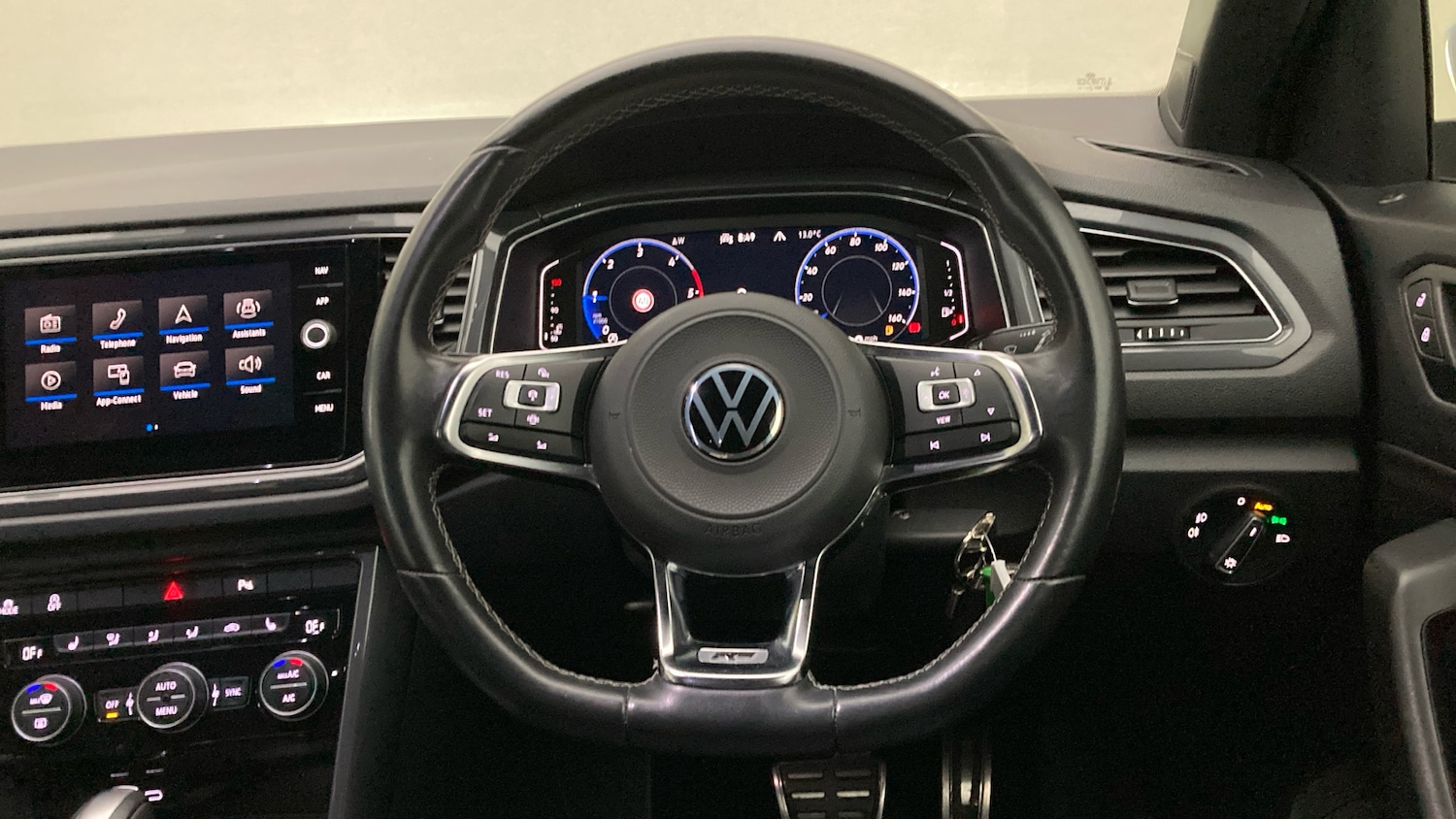 Used Volkswagen T-Roc 2022 for sale - 76101210: Photo 10