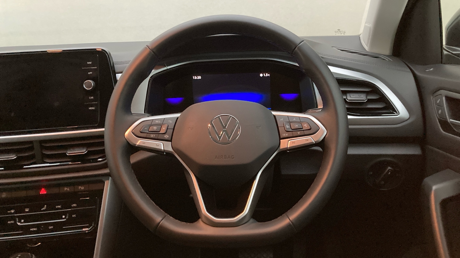 Used Volkswagen T-Roc 2025 for sale - 76907669: Photo 10