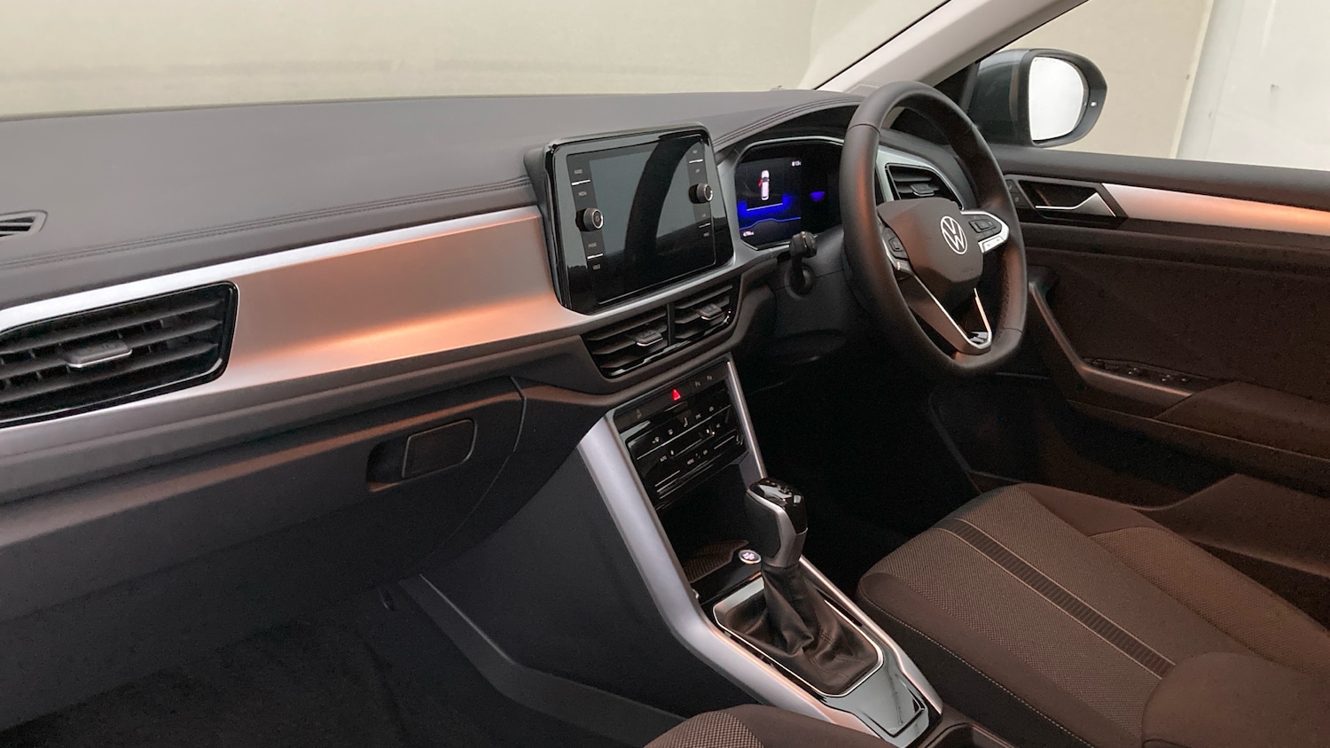 Used Volkswagen T-Roc 2025 for sale - 76907669: Photo 2