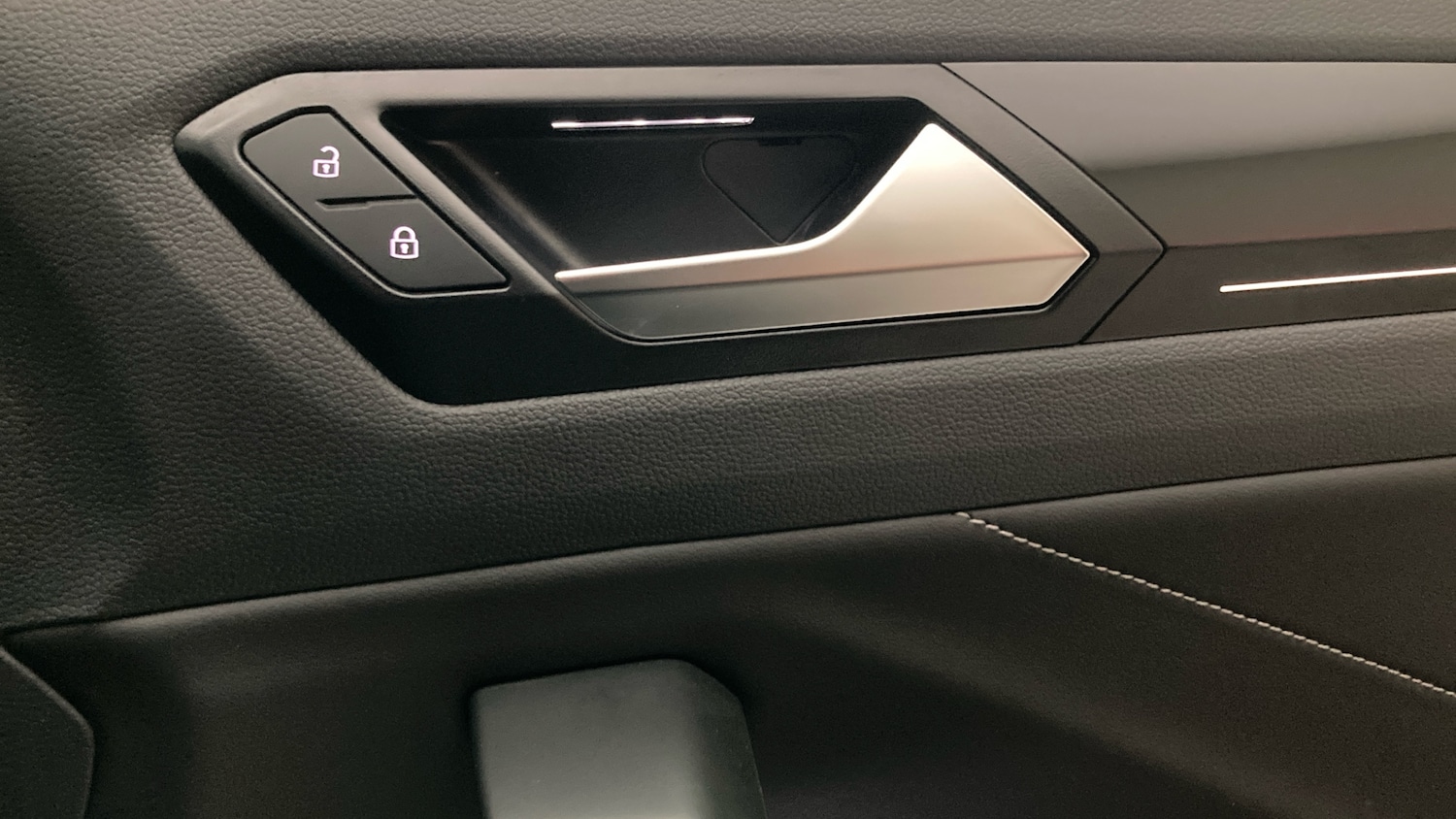 Used Volkswagen T-Roc 2025 for sale - 76907668: Photo 32