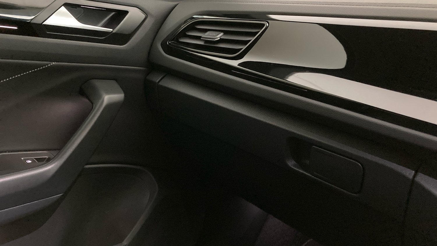 Used Volkswagen T-Roc 2025 for sale - 76907668: Photo 34