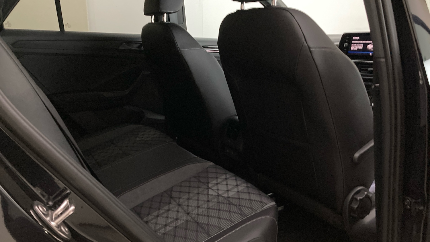 Used Volkswagen T-Roc 2025 for sale - 76907668: Photo 35