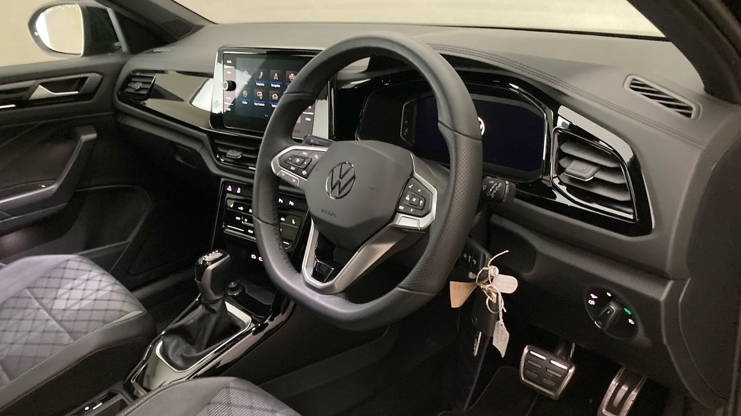 Used Volkswagen T-Roc 2025 for sale - 76907668: Photo 6