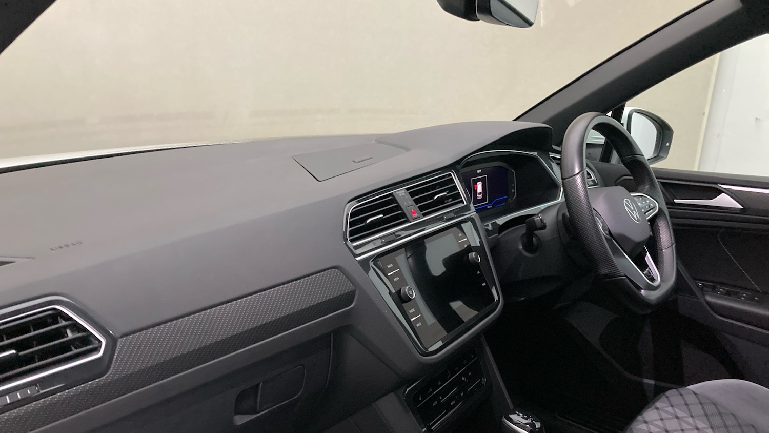 Used Volkswagen Tiguan 2022 for sale - 76976922: Photo 2