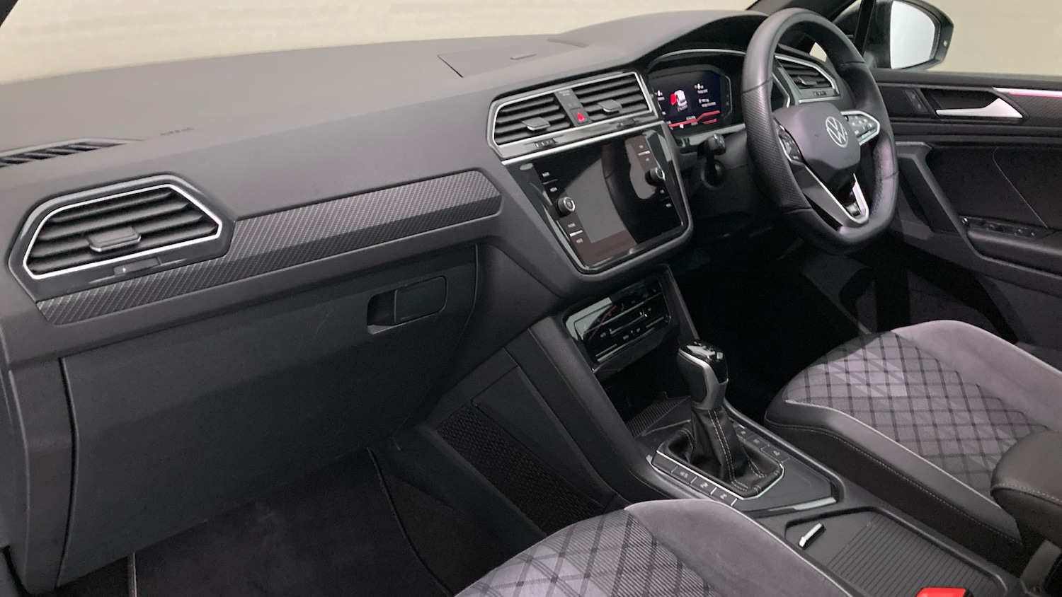 Used Volkswagen Tiguan 2023 for sale - 77450296: Photo 2