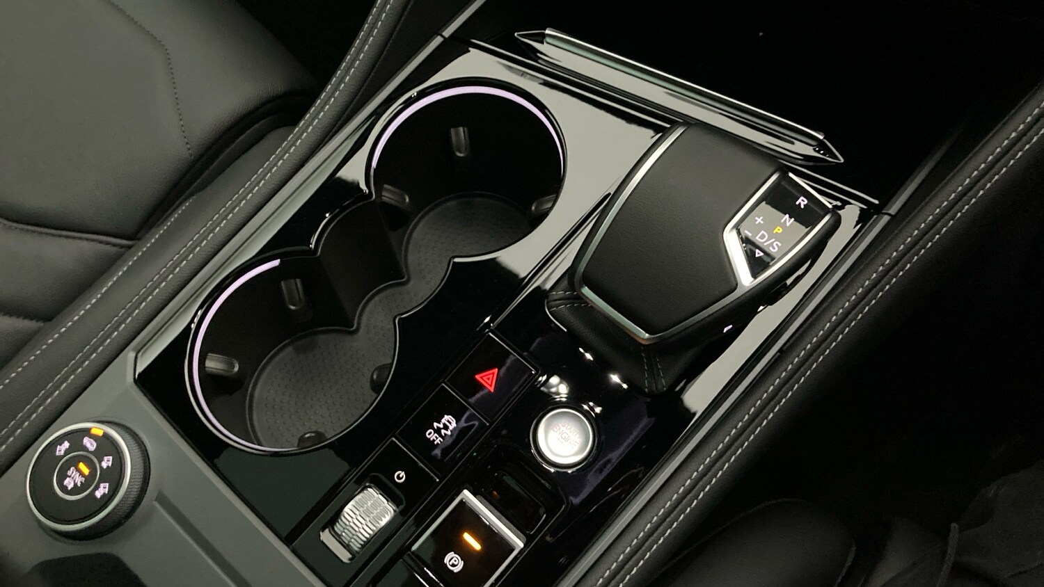 Used Volkswagen Touareg 2025 for sale - 76329899: Photo 14