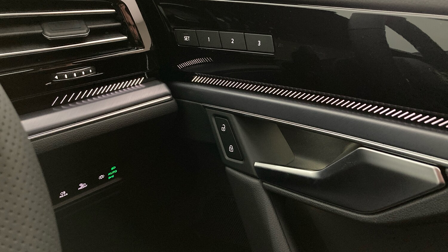 Used Volkswagen Touareg 2025 for sale - 76329899: Photo 29