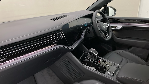 Used Volkswagen Touareg 2025 for sale - 76329899: Photo 2