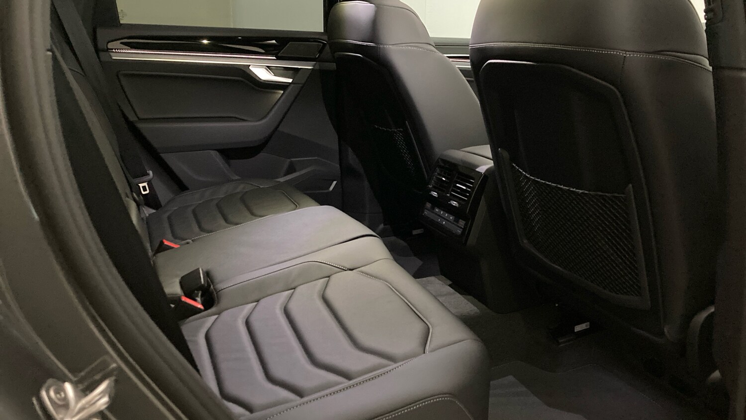 Used Volkswagen Touareg 2025 for sale - 76329899: Photo 41