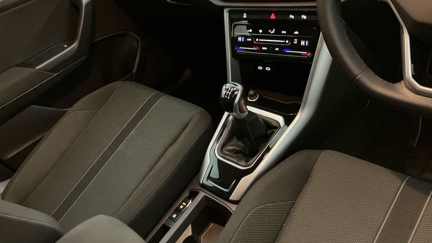 Used Volkswagen T-Roc 2023 for sale - 77775007: Photo 14