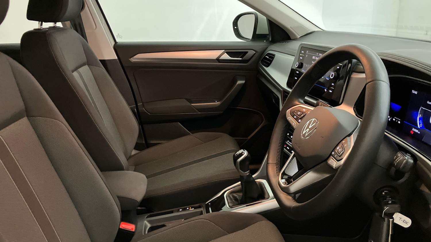 Used Volkswagen T-Roc 2023 for sale - 77775007: Photo 28