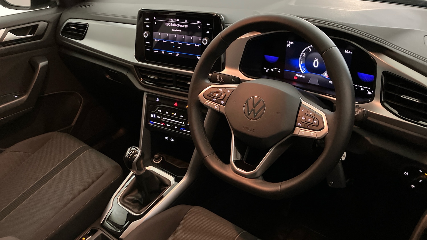 Used Volkswagen T-Roc 2023 for sale - 77775007: Photo 6