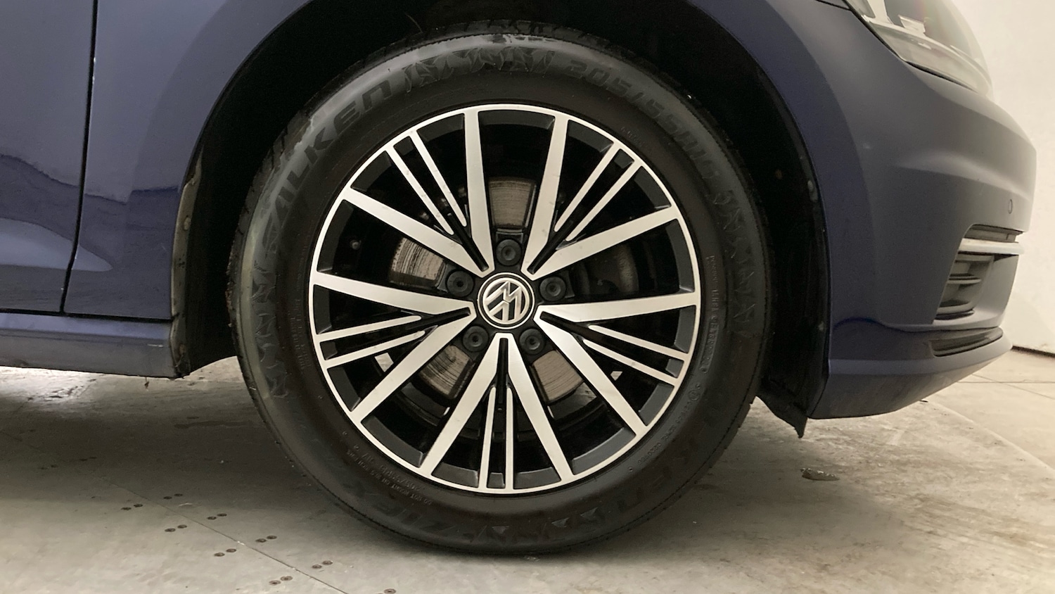 Used Volkswagen Golf 2017 for sale - 77953845: Photo 5