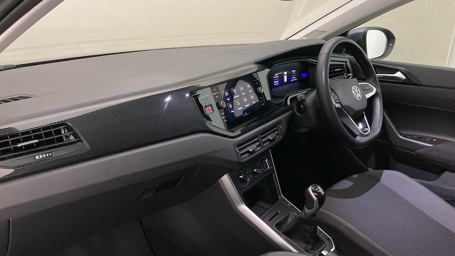 Used Volkswagen Taigo 2024 for sale - 77595182: Photo 2