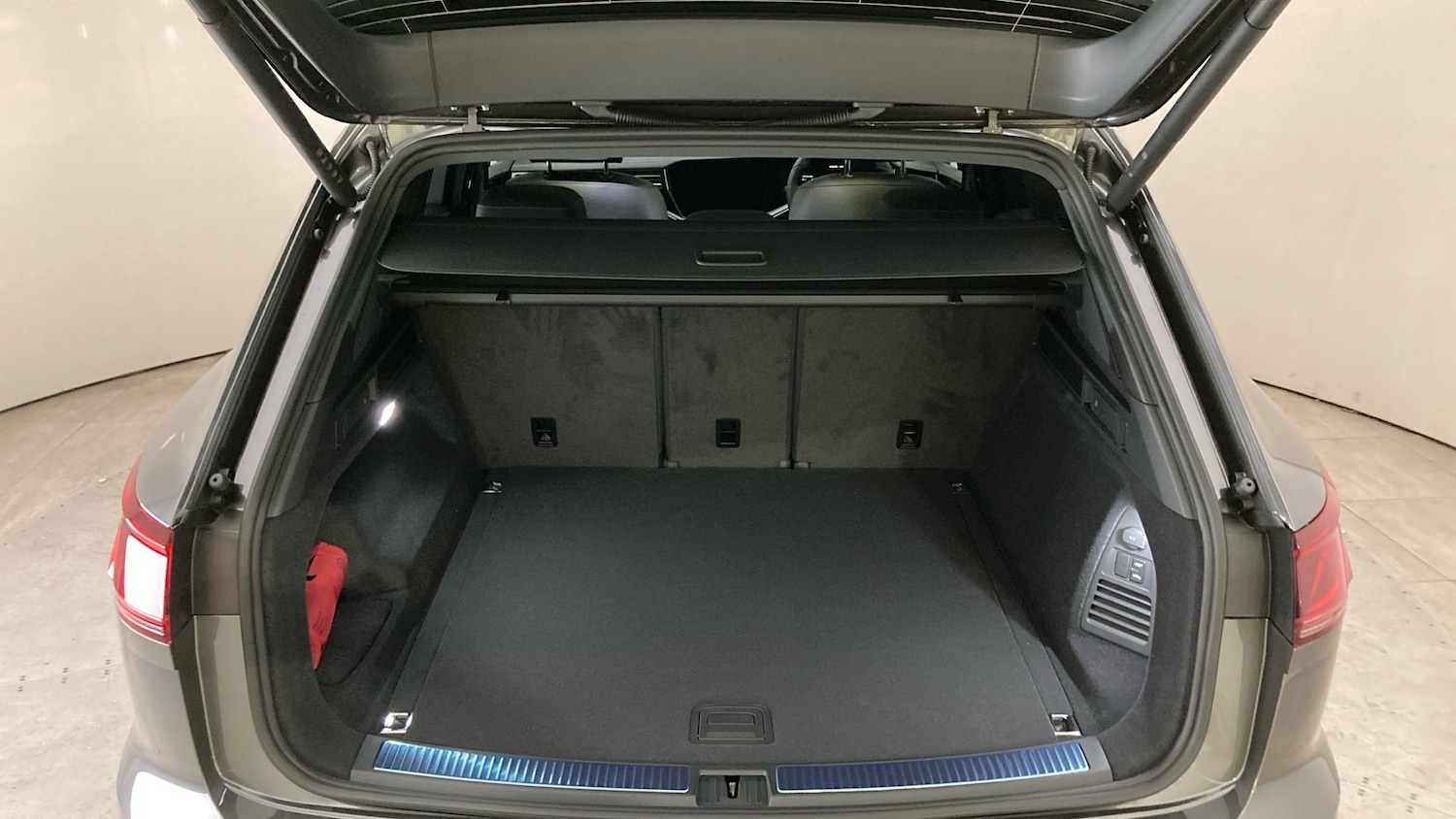 Used Volkswagen Touareg 2025 for sale - 77095653: Photo 20