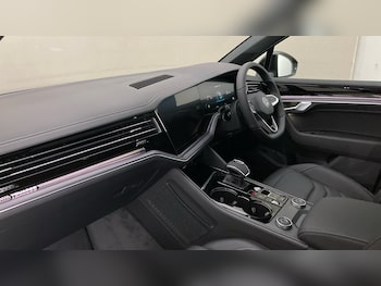 Used Volkswagen Touareg 2025 for sale - 77095653: Photo