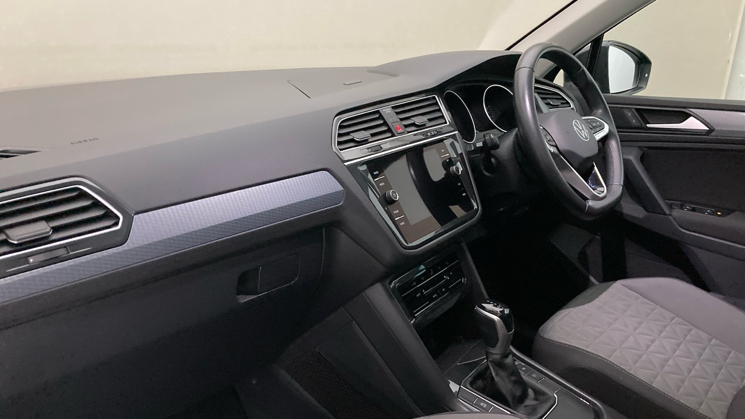 Used Volkswagen Tiguan 2021 for sale - 77701220: Photo 2