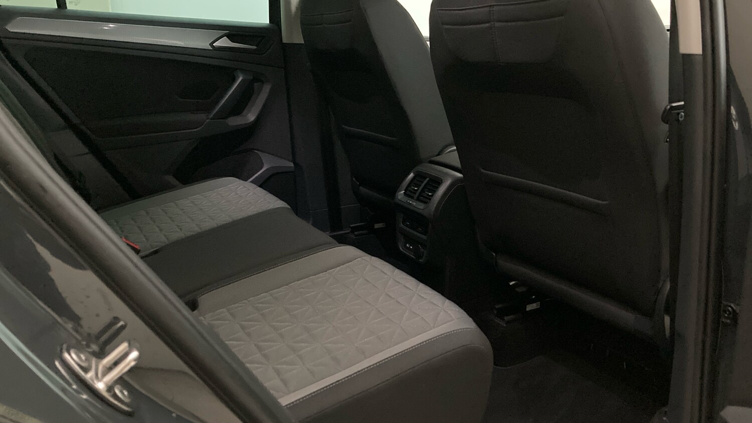 Used Volkswagen Tiguan 2021 for sale - 77701220: Photo 34