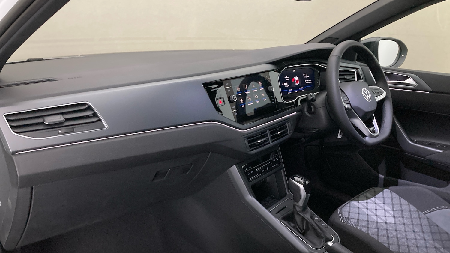 Used Volkswagen Taigo 2025 for sale - 77323800: Photo 2