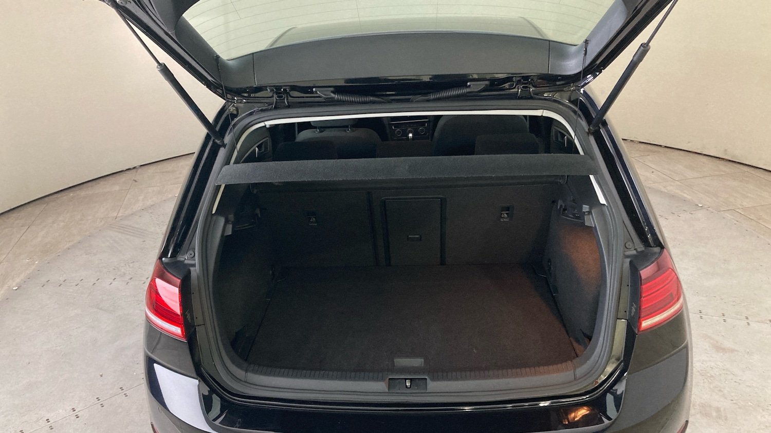 Used Volkswagen Golf 2017 for sale - 76500035: Photo 20