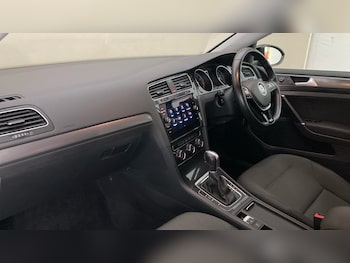 Used Volkswagen Golf 2017 for sale - 76500035: Photo