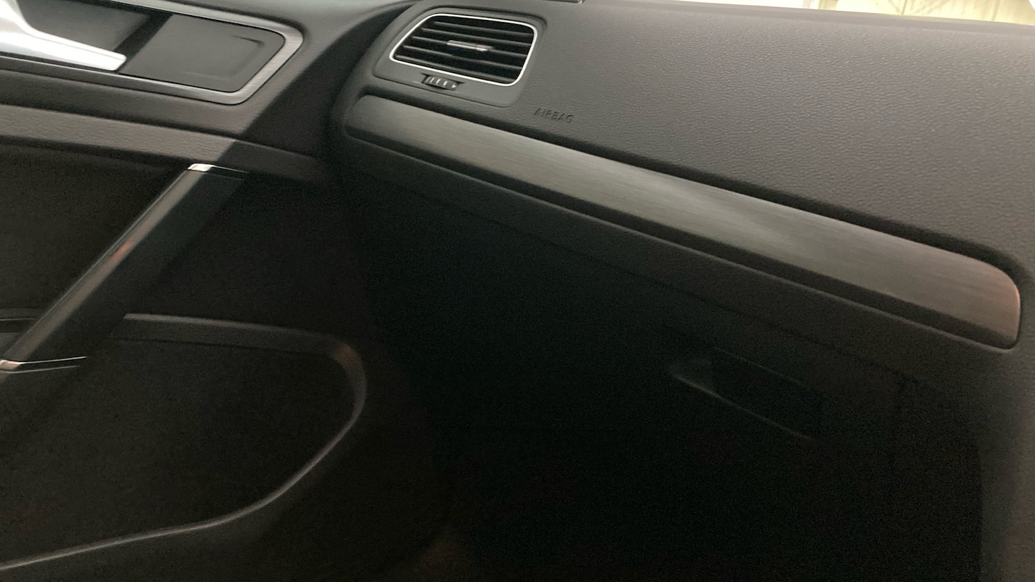 Used Volkswagen Golf 2017 for sale - 76500035: Photo 32