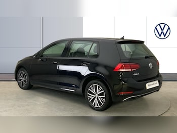 Used Volkswagen Golf 2017 for sale - 76500035: Photo