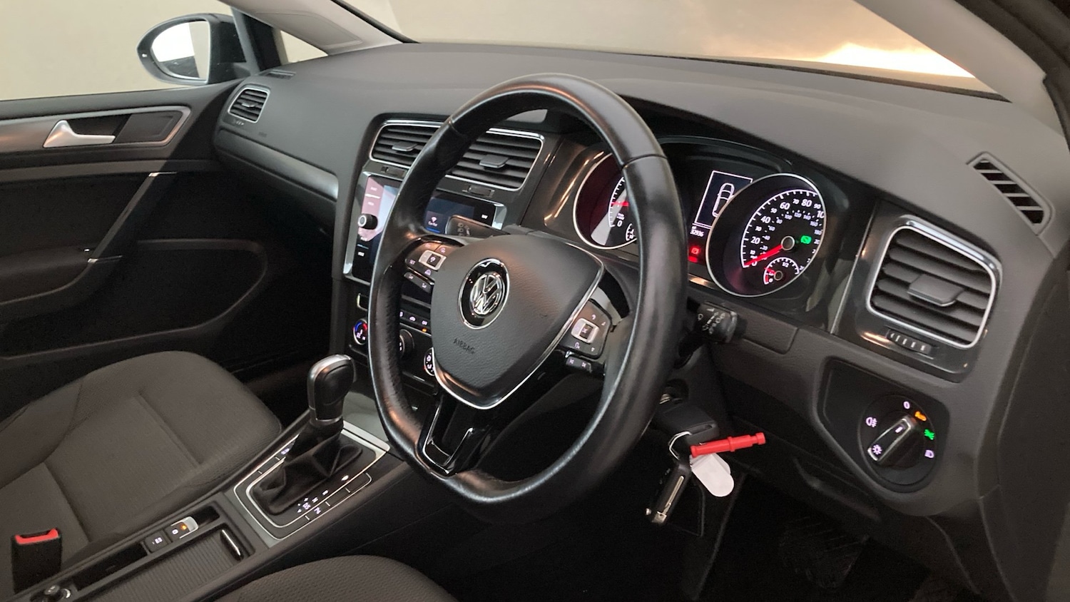 Used Volkswagen Golf 2017 for sale - 76500035: Photo 6