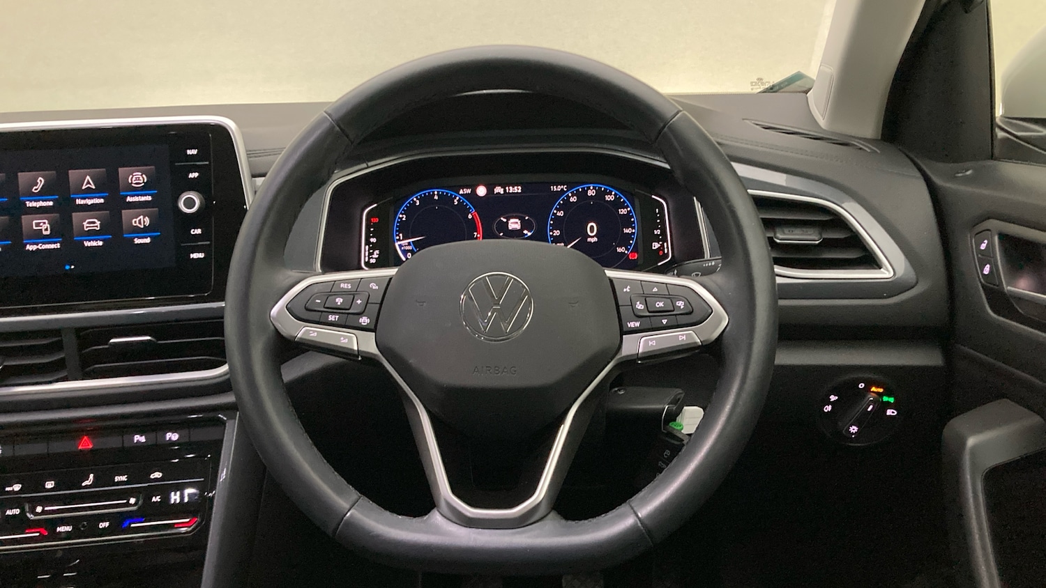 Used Volkswagen T-Roc 2023 for sale - 76504813: Photo 10