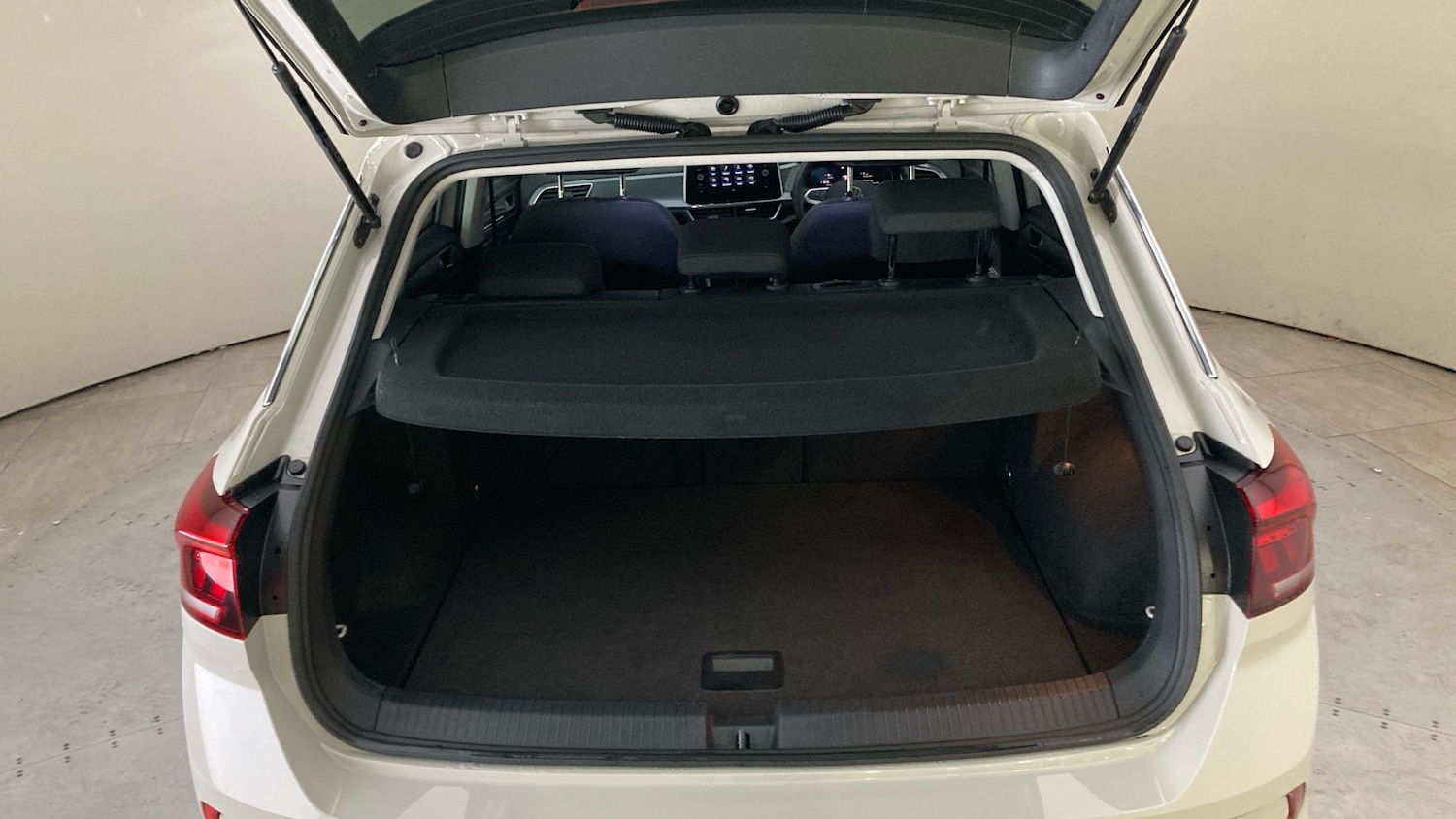 Used Volkswagen T-Roc 2023 for sale - 76504813: Photo 20