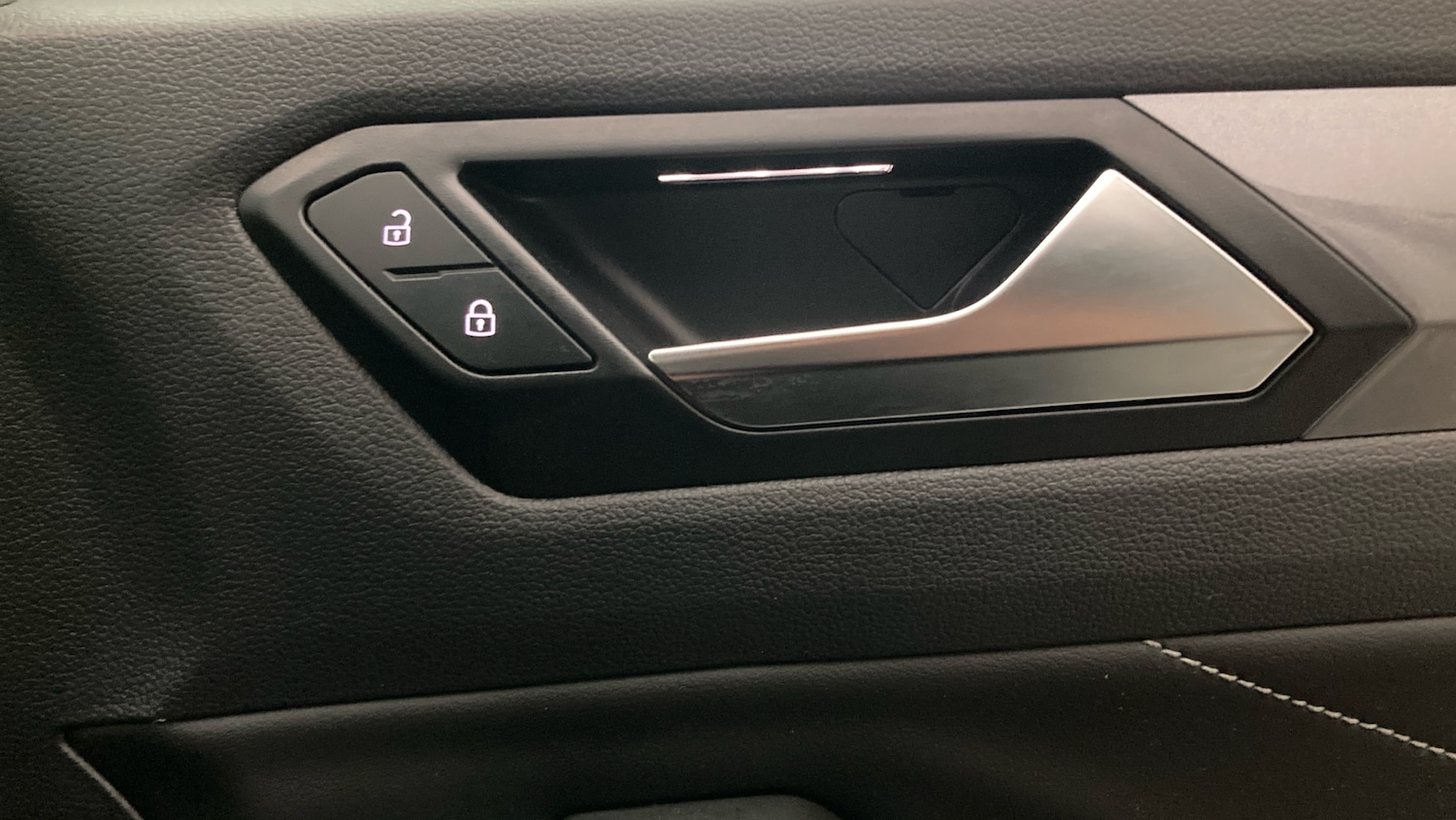 Used Volkswagen T-Roc 2023 for sale - 76504813: Photo 31