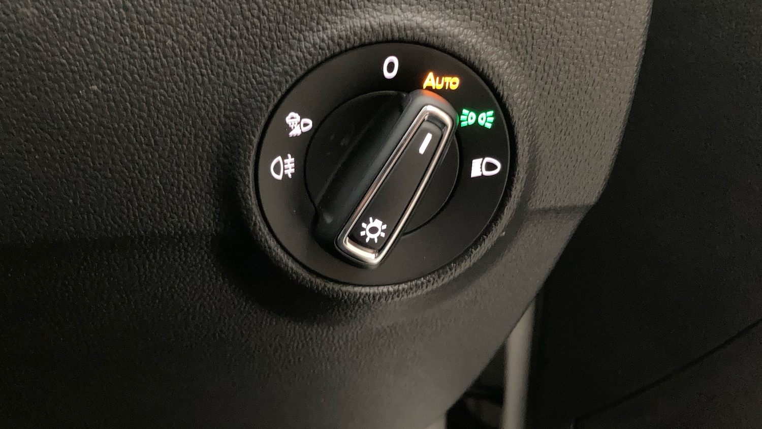 Used Volkswagen T-Roc 2023 for sale - 76504813: Photo 32