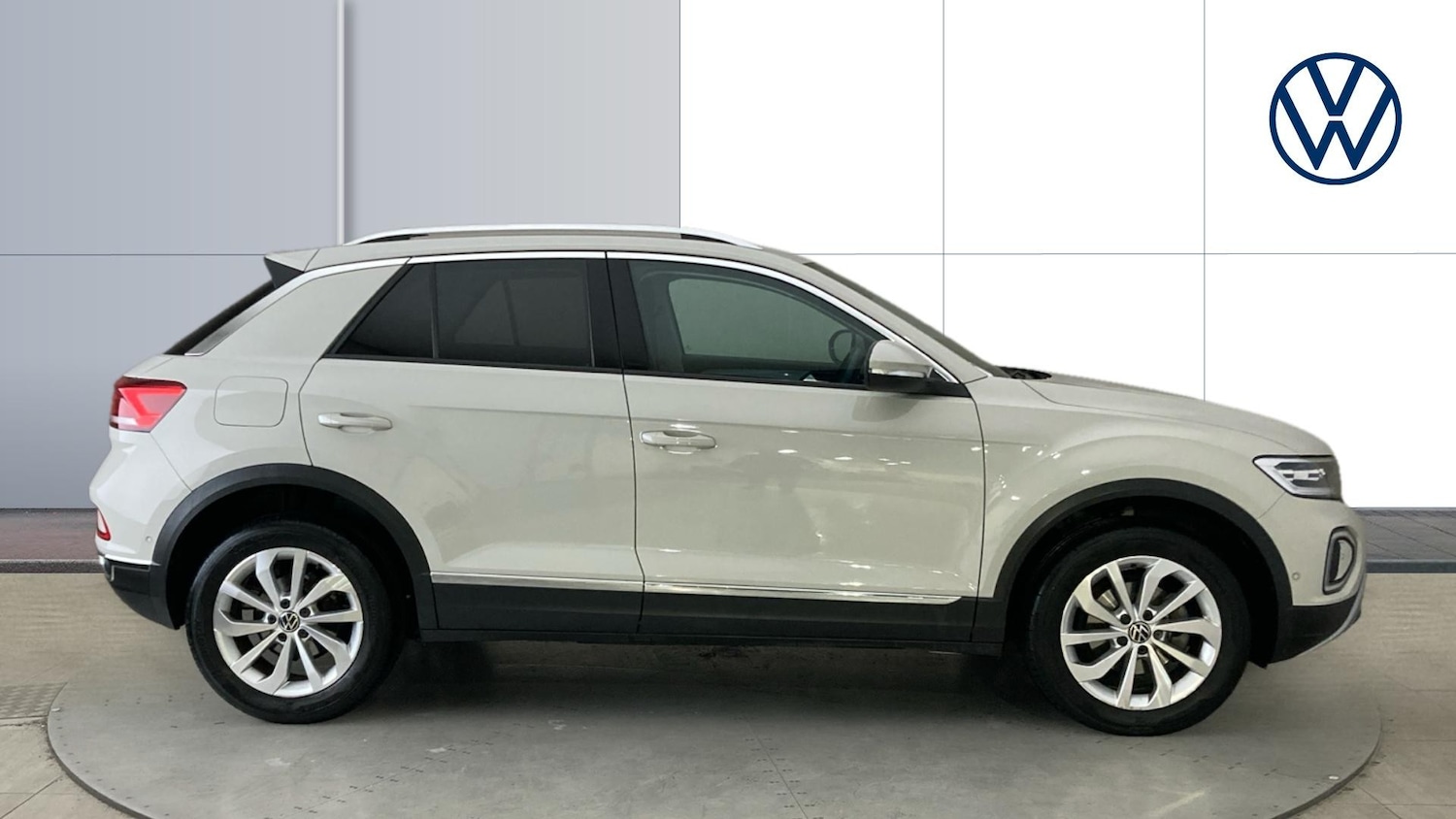 Used Volkswagen T-Roc 2023 for sale - 76504813: Photo 4