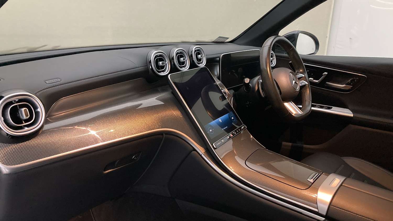 Used Mercedes-Benz GLC 2023 for sale - 76603254: Photo 2