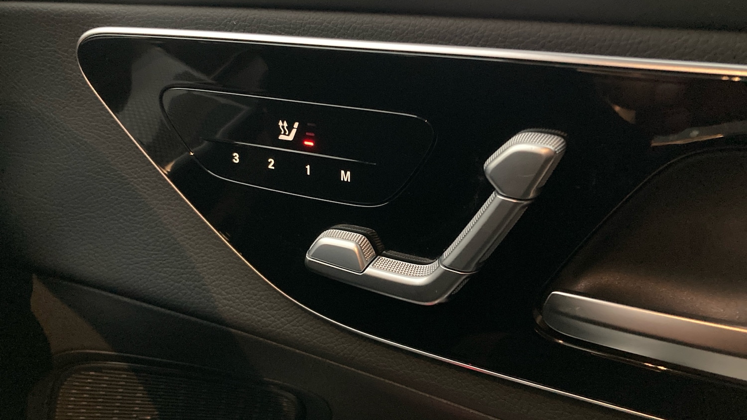 Used Mercedes-Benz GLC 2023 for sale - 76603254: Photo 30