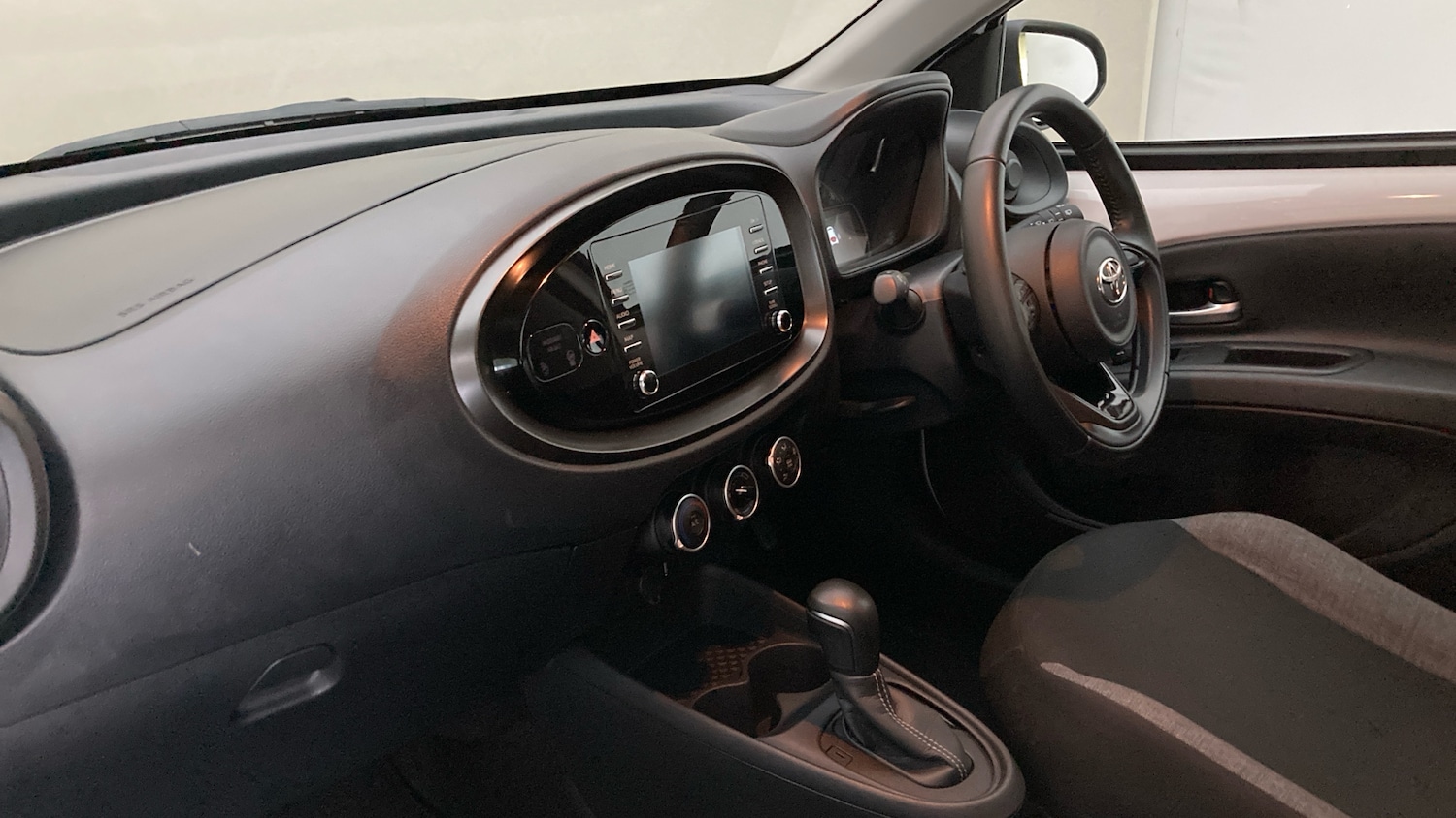 Used Toyota Aygo X 2023 for sale - 78199424: Photo 2