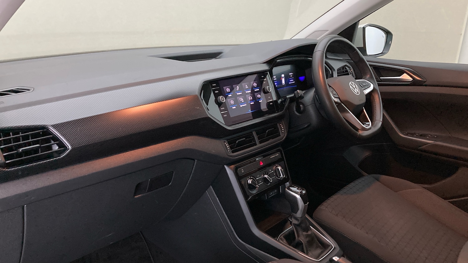 Used Volkswagen T-Cross 2023 for sale - 77652941: Photo 2