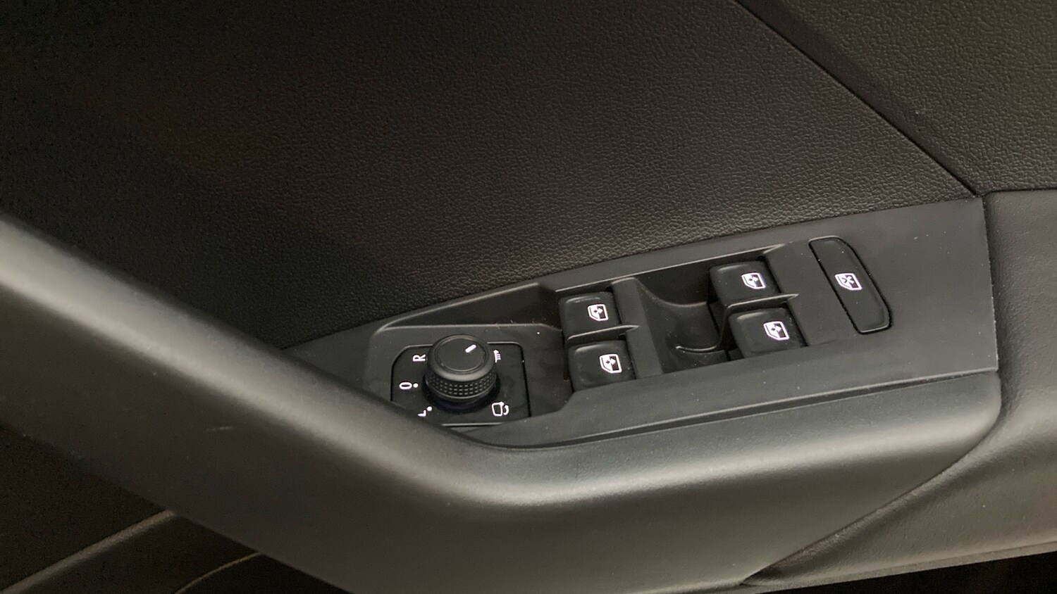 Used Volkswagen T-Cross 2023 for sale - 77652941: Photo 30