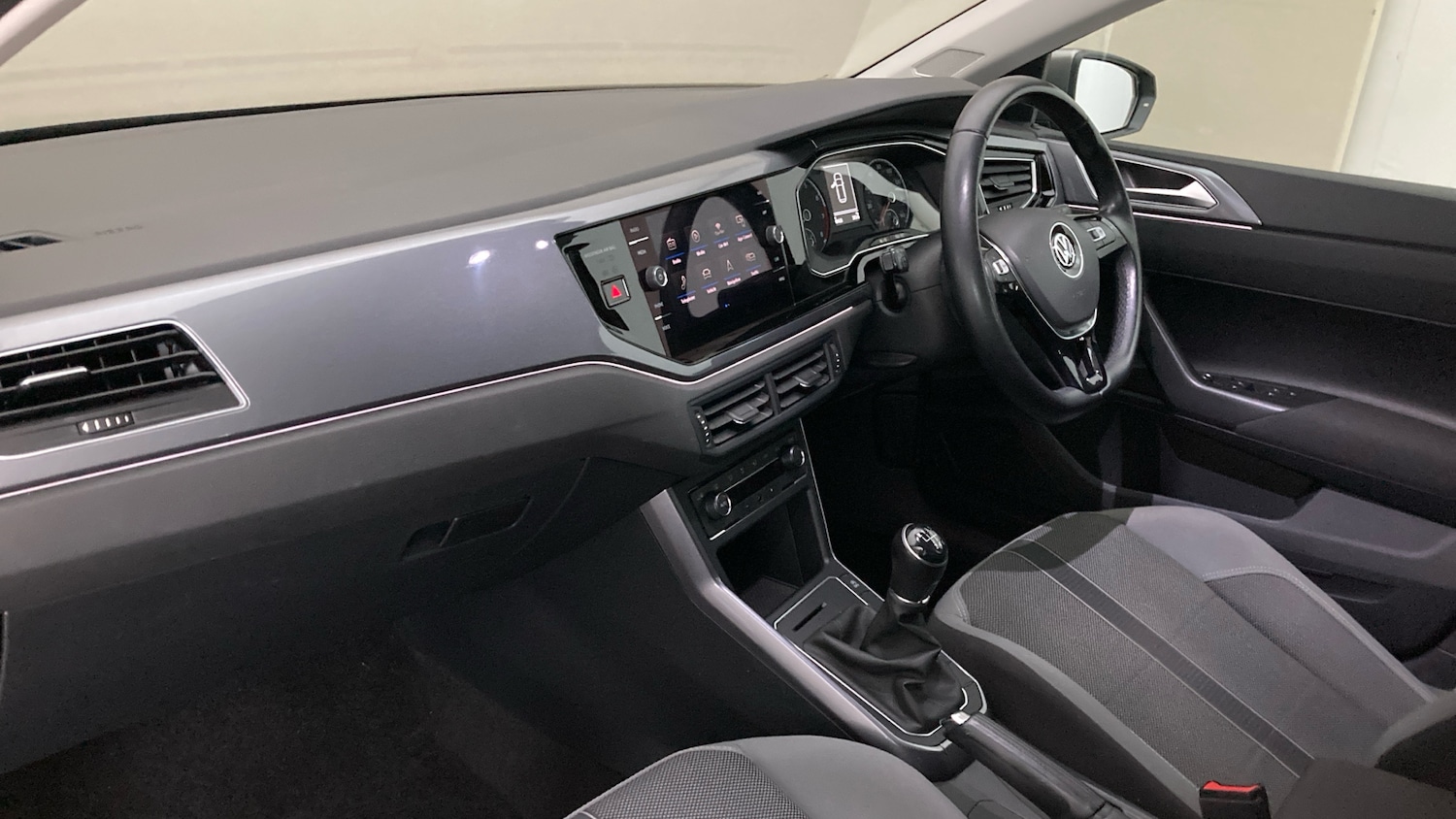 Used Volkswagen Polo 2018 for sale - 76976920: Photo 2