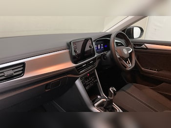 Used Volkswagen T-Roc 2024 for sale - 78325236: Photo