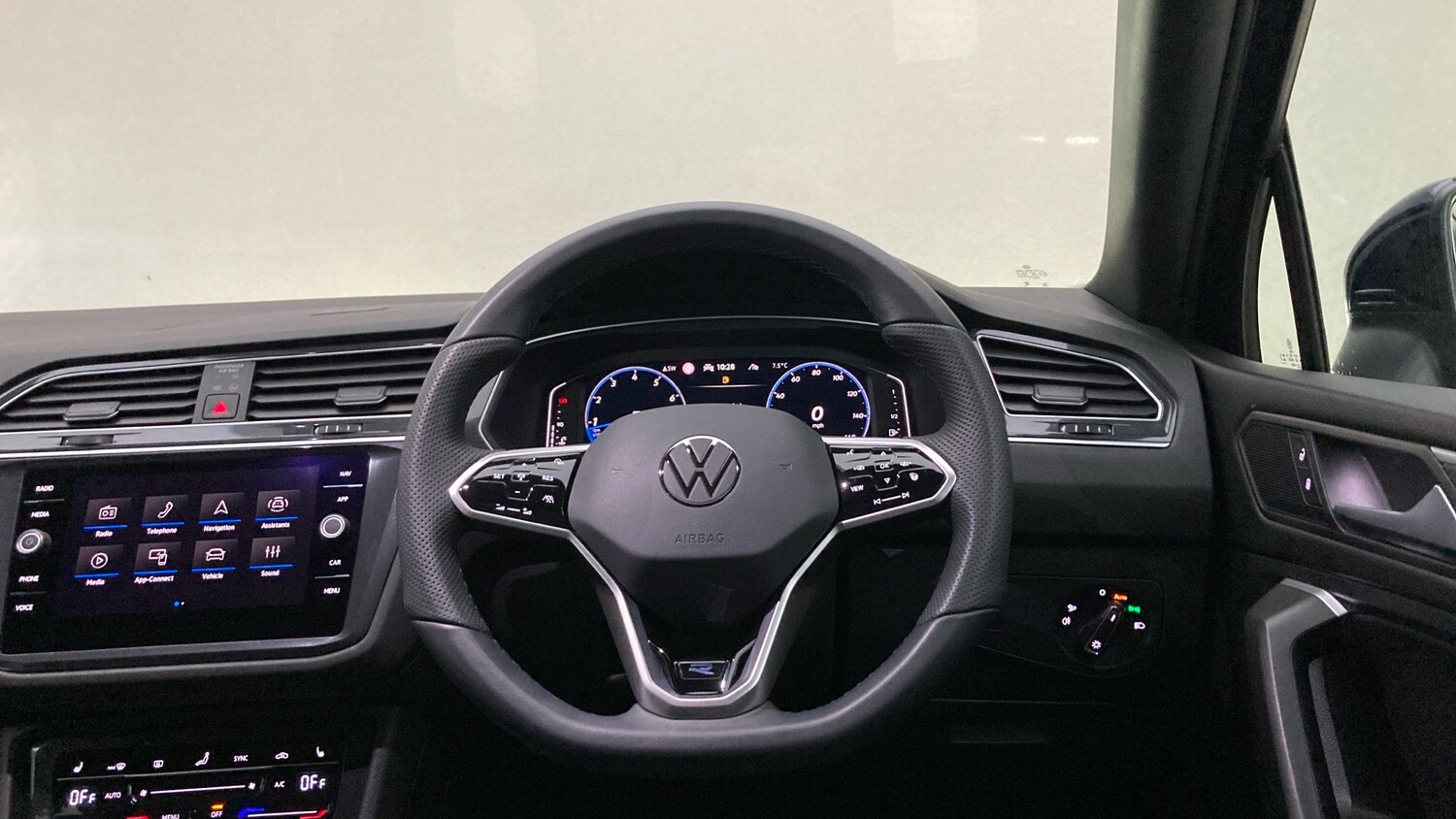 Used Volkswagen Tiguan Allspace 2025 for sale - 78198663: Photo 10