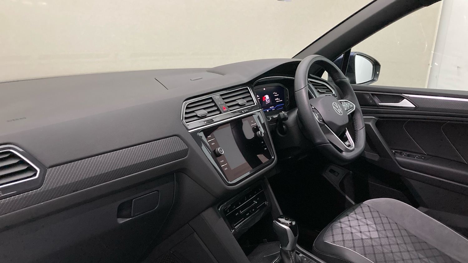 Used Volkswagen Tiguan Allspace 2025 for sale - 78198663: Photo 2