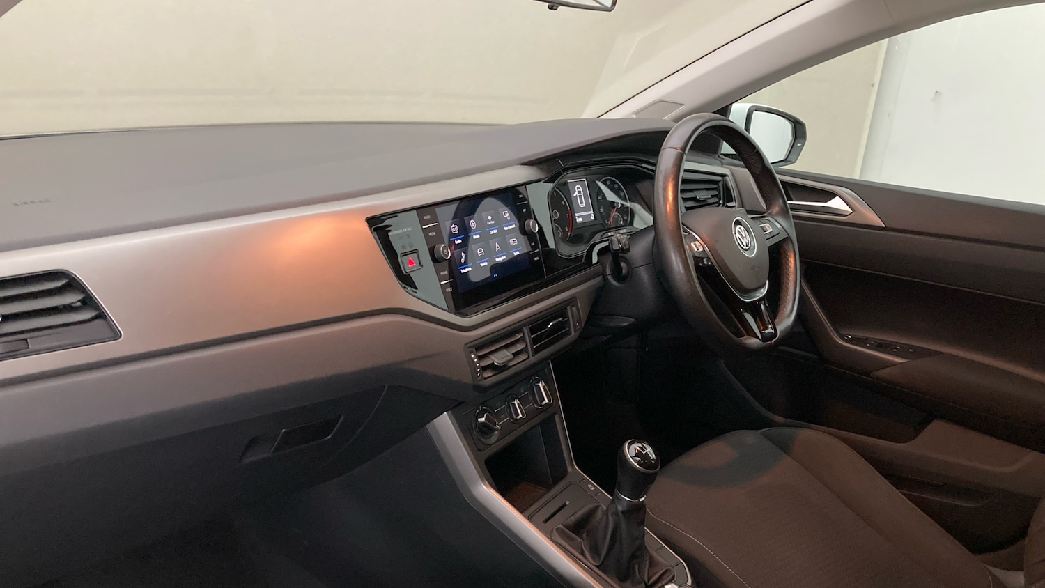 Used Volkswagen Polo 2019 for sale - 76207658: Photo 2