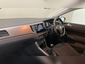 Used Volkswagen Polo 2019 for sale - 76207658: Photo 2